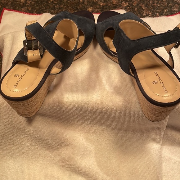 Bandolino navy t strap wedge sandals- size 9 - Picture 2 of 10